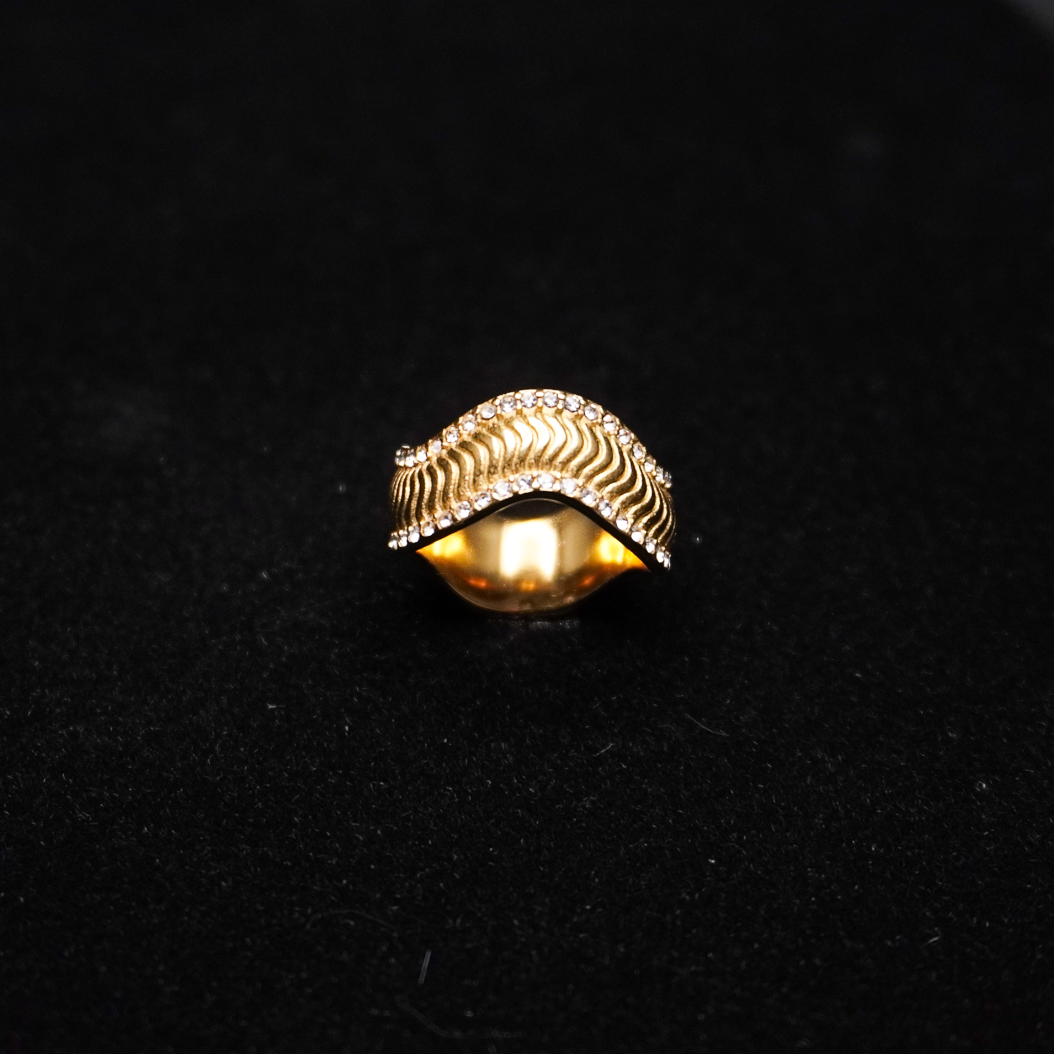 Curvy Diamond Ring